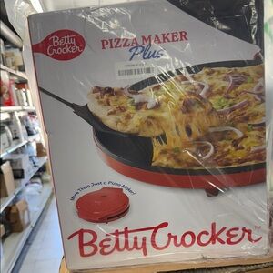 Betty Crocker Red and Black Pizza Maker